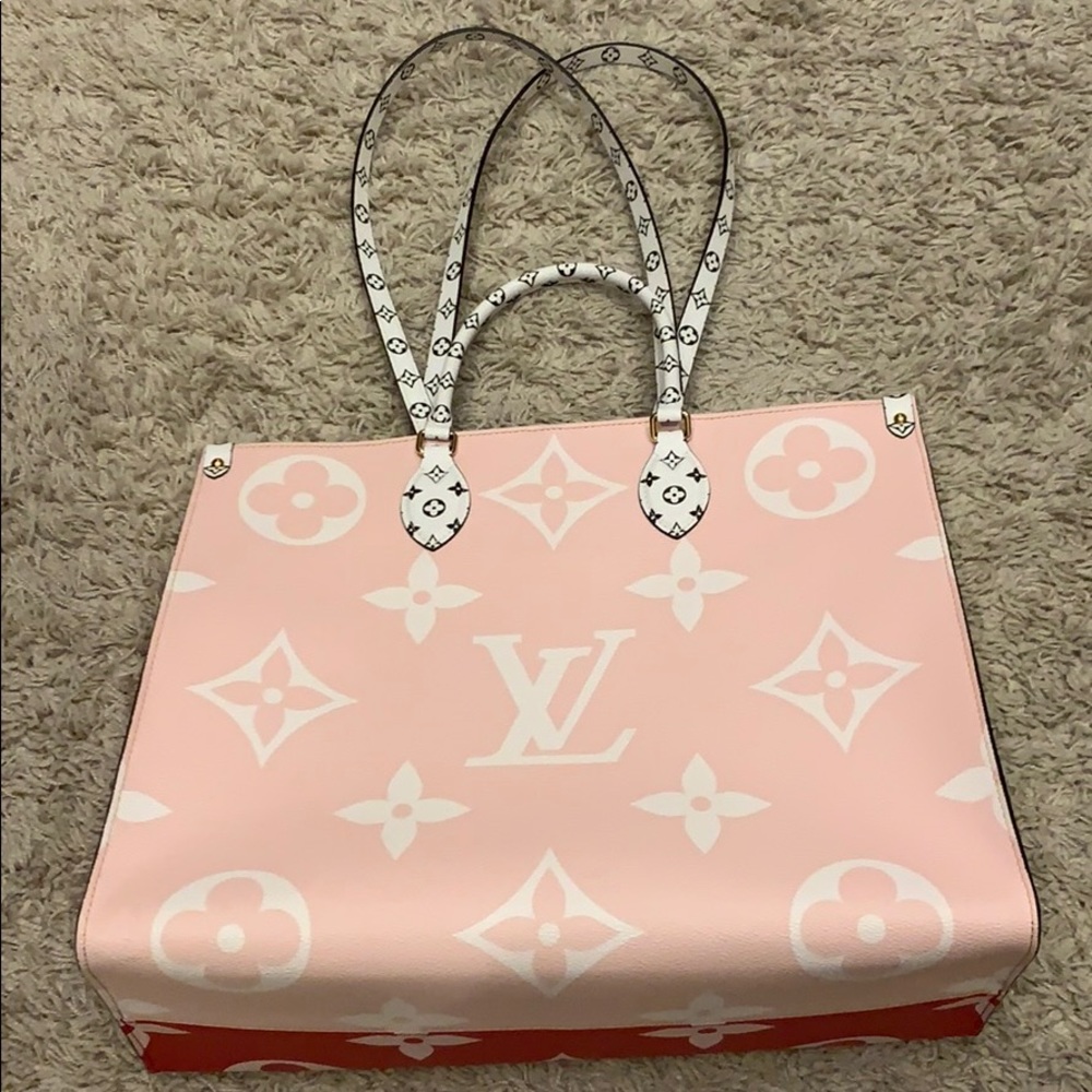 Louis Vuitton Giant Monogram - On The Go Tote - Picture 4 of 8
